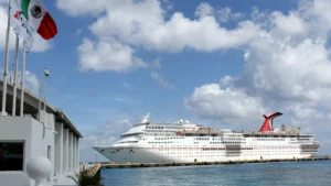 Carnival Cruise Brawl Caught on Viral Video: ‘Escalated Very Quickly’-3