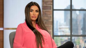 Arrest Warrant Issued for Katie Price-2